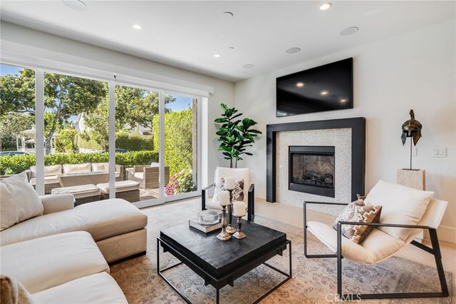 428 Fernleaf Avenue, Newport Beach, CA 92625