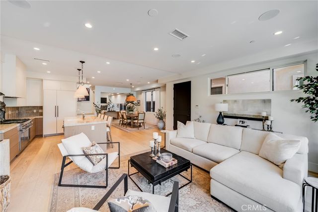 428 Fernleaf Avenue, Newport Beach, CA 92625