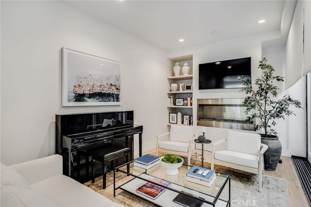 428 Fernleaf Avenue, Newport Beach, CA 92625