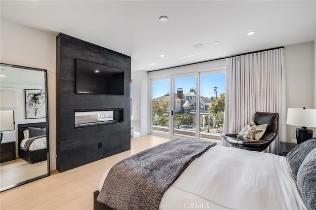 428 Fernleaf Avenue, Newport Beach, CA 92625