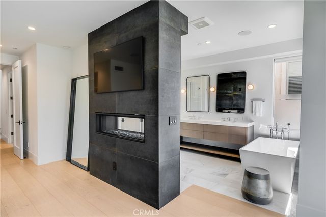 428 Fernleaf Avenue, Newport Beach, CA 92625