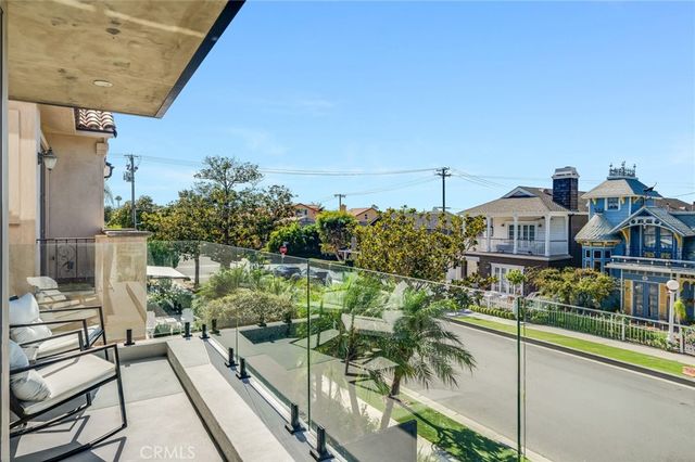428 Fernleaf Avenue, Newport Beach, CA 92625