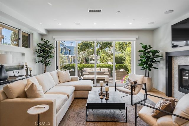 428 Fernleaf Avenue, Newport Beach, CA 92625