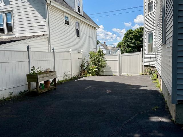 630 Metropolitan Ave 3, Boston, MA 02136