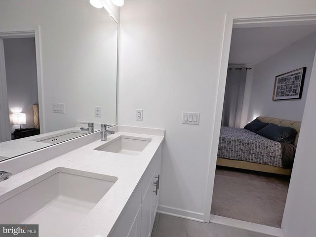 2030 NORTHBANK PL, Philadelphia, PA 19125