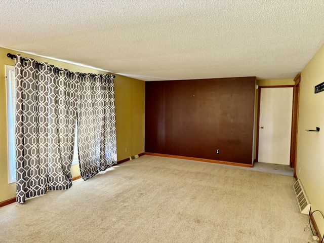 1203 W Clark Street, Princeton, IL 61356