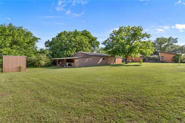 611 N Avenue Q, Clifton, TX 76634