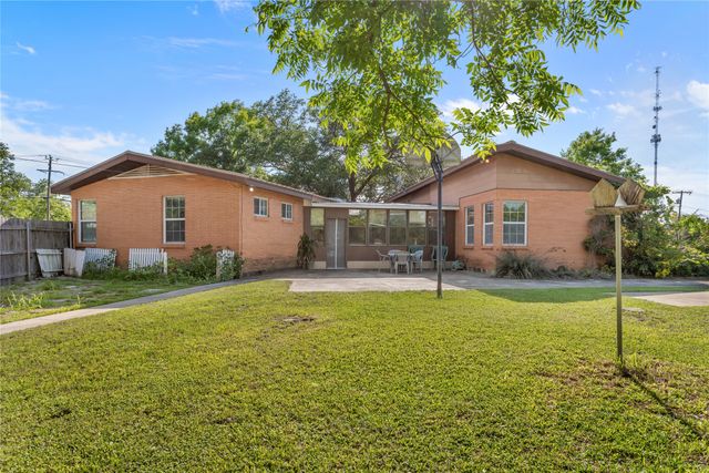 611 N Avenue Q, Clifton, TX 76634