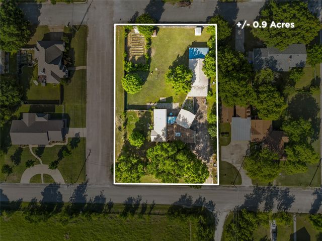 611 N Avenue Q, Clifton, TX 76634
