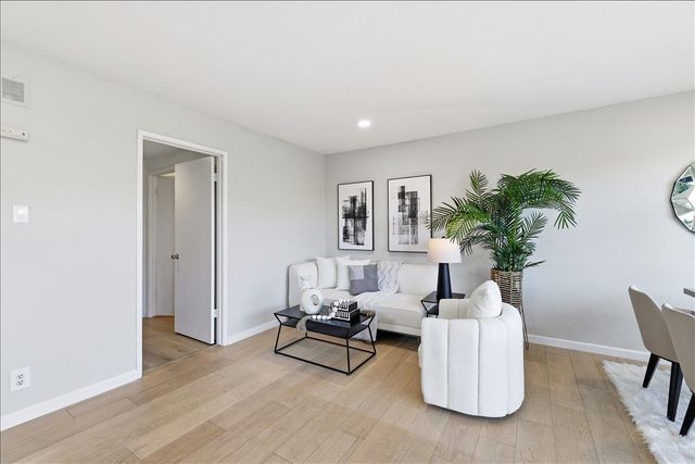 12 Riviera Circle, Redwood City, CA 94065