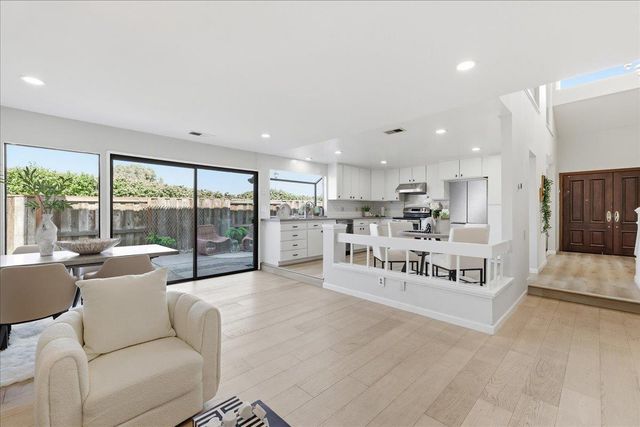 12 Riviera Circle, Redwood City, CA 94065