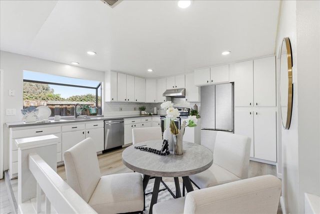 12 Riviera Circle, Redwood City, CA 94065