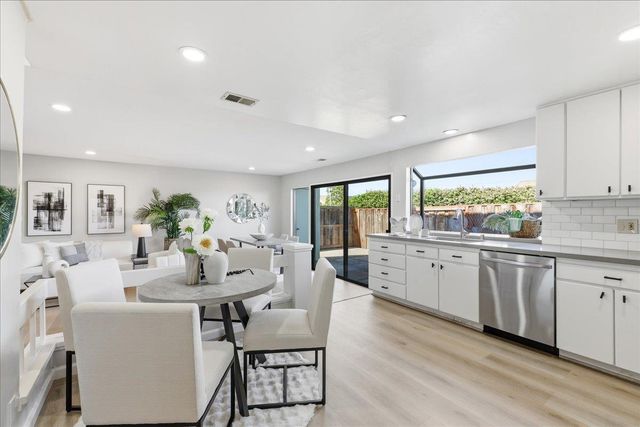 12 Riviera Circle, Redwood City, CA 94065