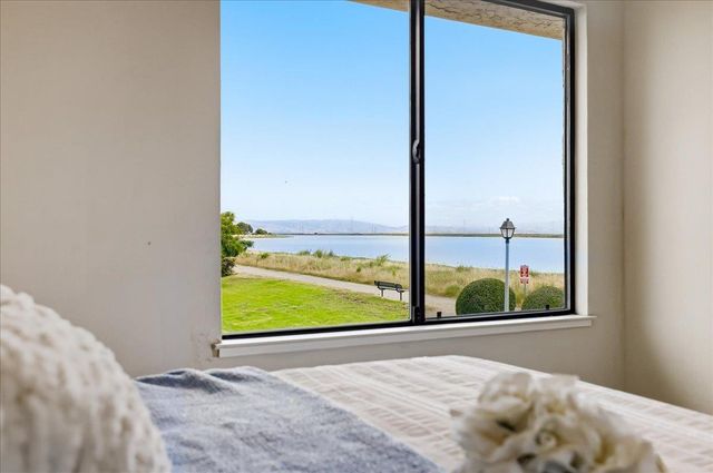 12 Riviera Circle, Redwood City, CA 94065