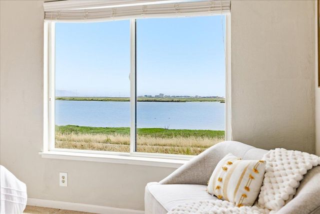 12 Riviera Circle, Redwood City, CA 94065