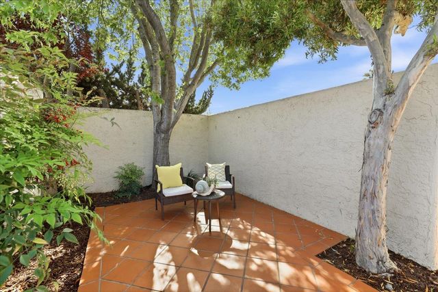 12 Riviera Circle, Redwood City, CA 94065