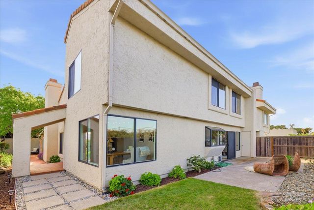 12 Riviera Circle, Redwood City, CA 94065