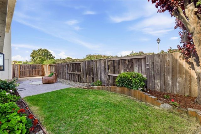 12 Riviera Circle, Redwood City, CA 94065