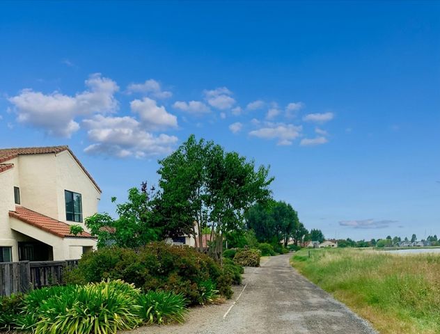 12 Riviera Circle, Redwood City, CA 94065