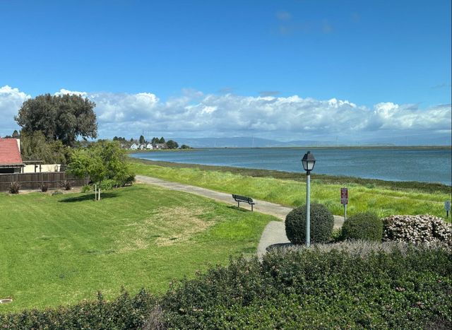 12 Riviera Circle, Redwood City, CA 94065