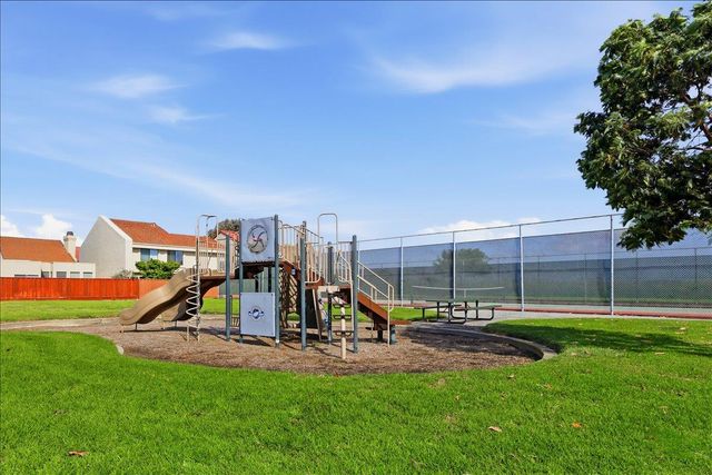 12 Riviera Circle, Redwood City, CA 94065