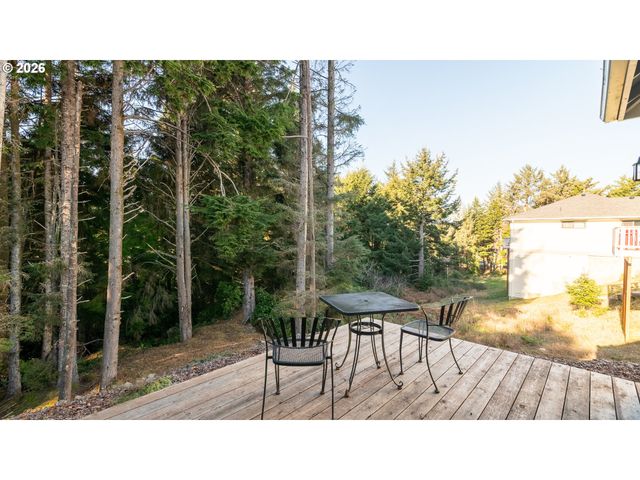 4161 Se INLET Ave, Lincoln City, OR 97367