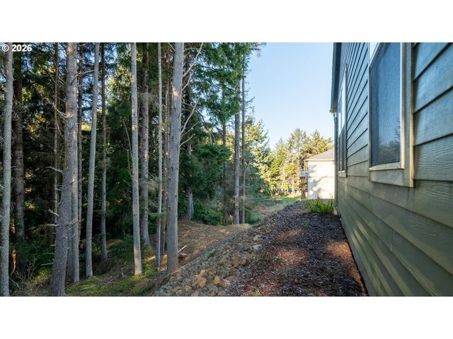 4161 Se INLET Ave, Lincoln City, OR 97367