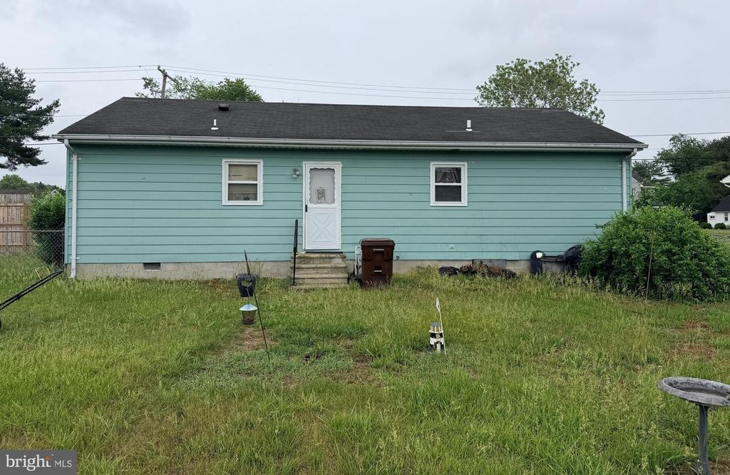 Image 10 of property listing at 212 HAYWARD AVE, Fruitland, MD 21826