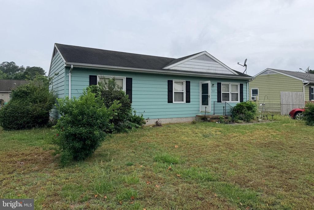 Image 2 of property listing at 212 HAYWARD AVE, Fruitland, MD 21826