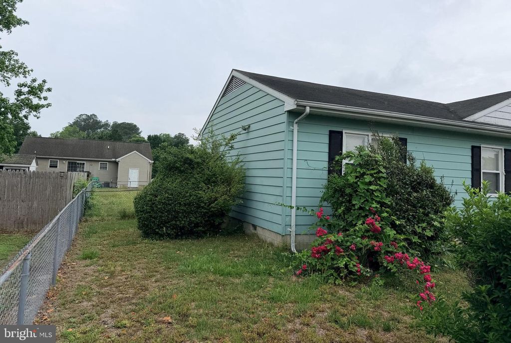 Image 3 of property listing at 212 HAYWARD AVE, Fruitland, MD 21826