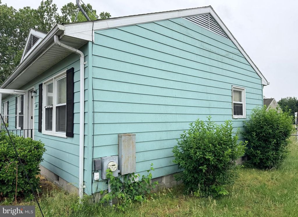 Image 4 of property listing at 212 HAYWARD AVE, Fruitland, MD 21826