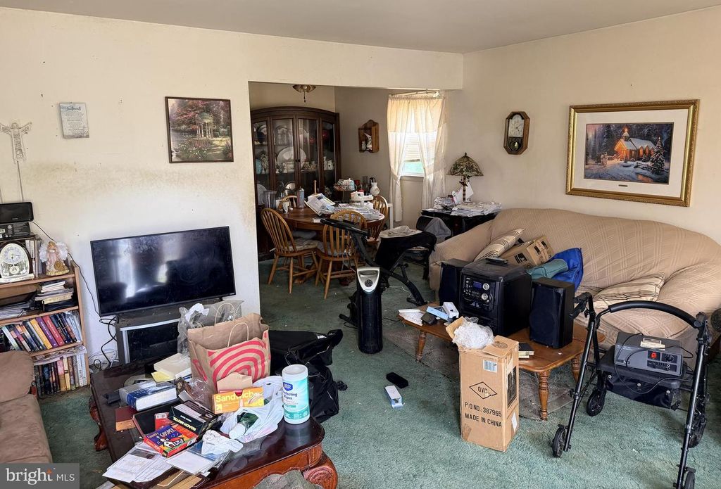 Image 5 of property listing at 212 HAYWARD AVE, Fruitland, MD 21826