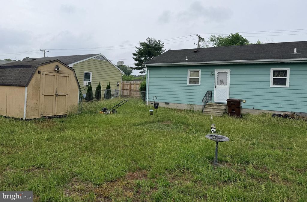 Image 9 of property listing at 212 HAYWARD AVE, Fruitland, MD 21826