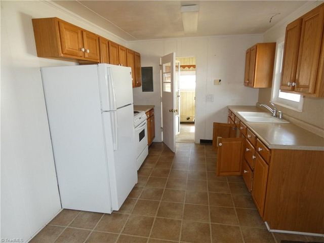 2237 Courtney Huntsville Road, Yadkinville, NC 27055