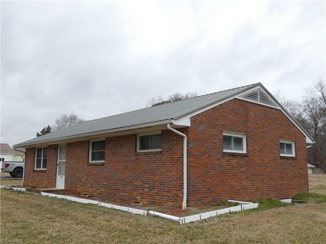 2237 Courtney Huntsville Road, Yadkinville, NC 27055