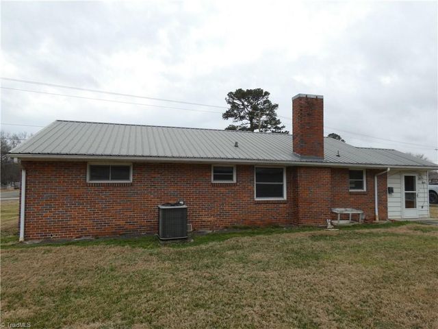 2237 Courtney Huntsville Road, Yadkinville, NC 27055