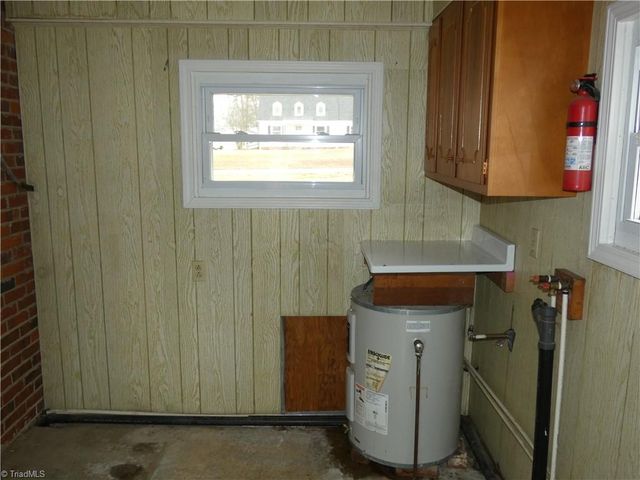 2237 Courtney Huntsville Road, Yadkinville, NC 27055