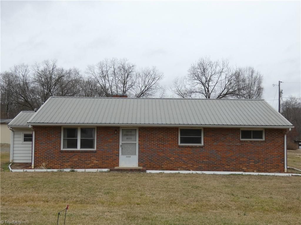 2237 Courtney Huntsville Road, Yadkinville, NC 27055