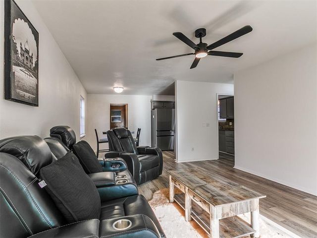124 Oakside Drive, Moore, OK 73160
