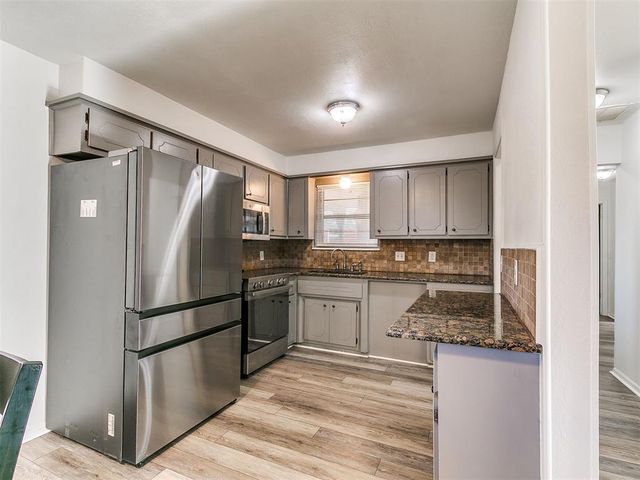 124 Oakside Drive, Moore, OK 73160