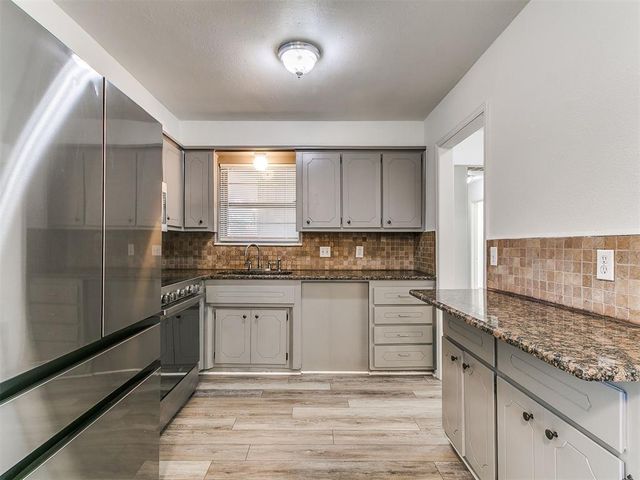 124 Oakside Drive, Moore, OK 73160