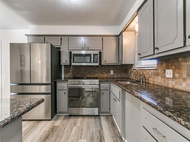 124 Oakside Drive, Moore, OK 73160