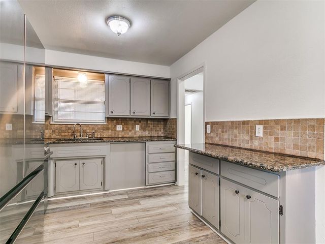 124 Oakside Drive, Moore, OK 73160