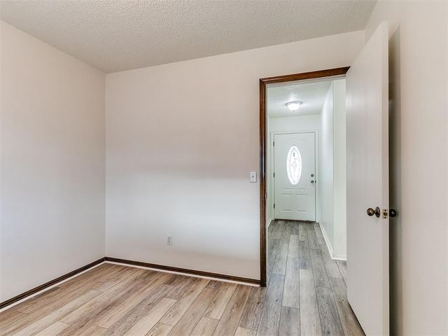 124 Oakside Drive, Moore, OK 73160