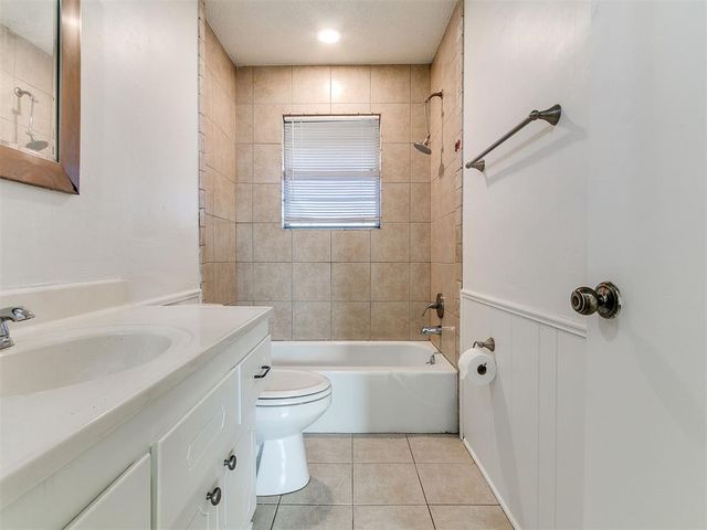 124 Oakside Drive, Moore, OK 73160