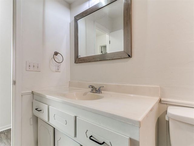124 Oakside Drive, Moore, OK 73160