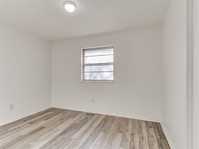 124 Oakside Drive, Moore, OK 73160