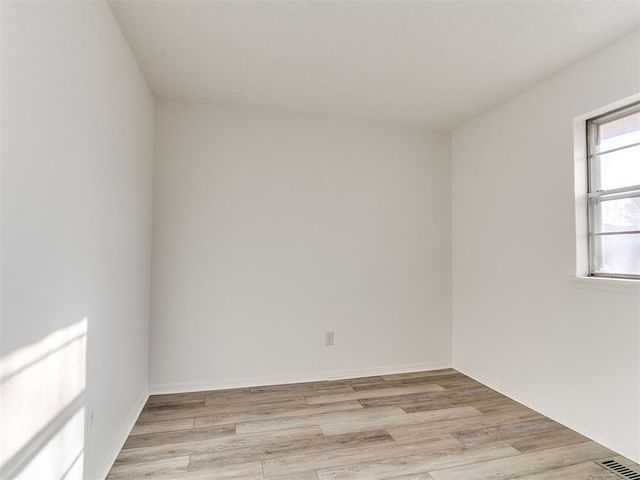 124 Oakside Drive, Moore, OK 73160