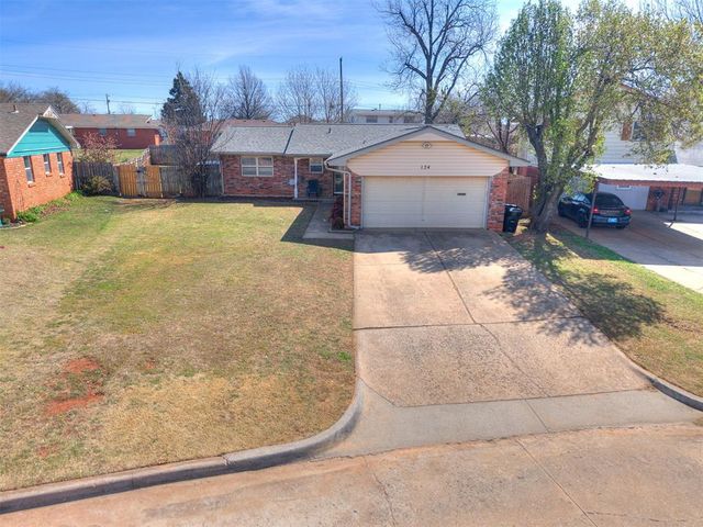 124 Oakside Drive, Moore, OK 73160