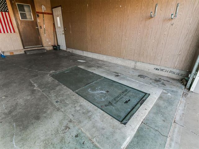 124 Oakside Drive, Moore, OK 73160